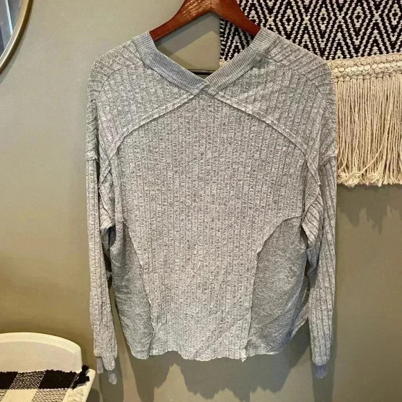 BKE GRAY TEXTURE LAYERED SWEATER SIZE M - Picture 3 of 4